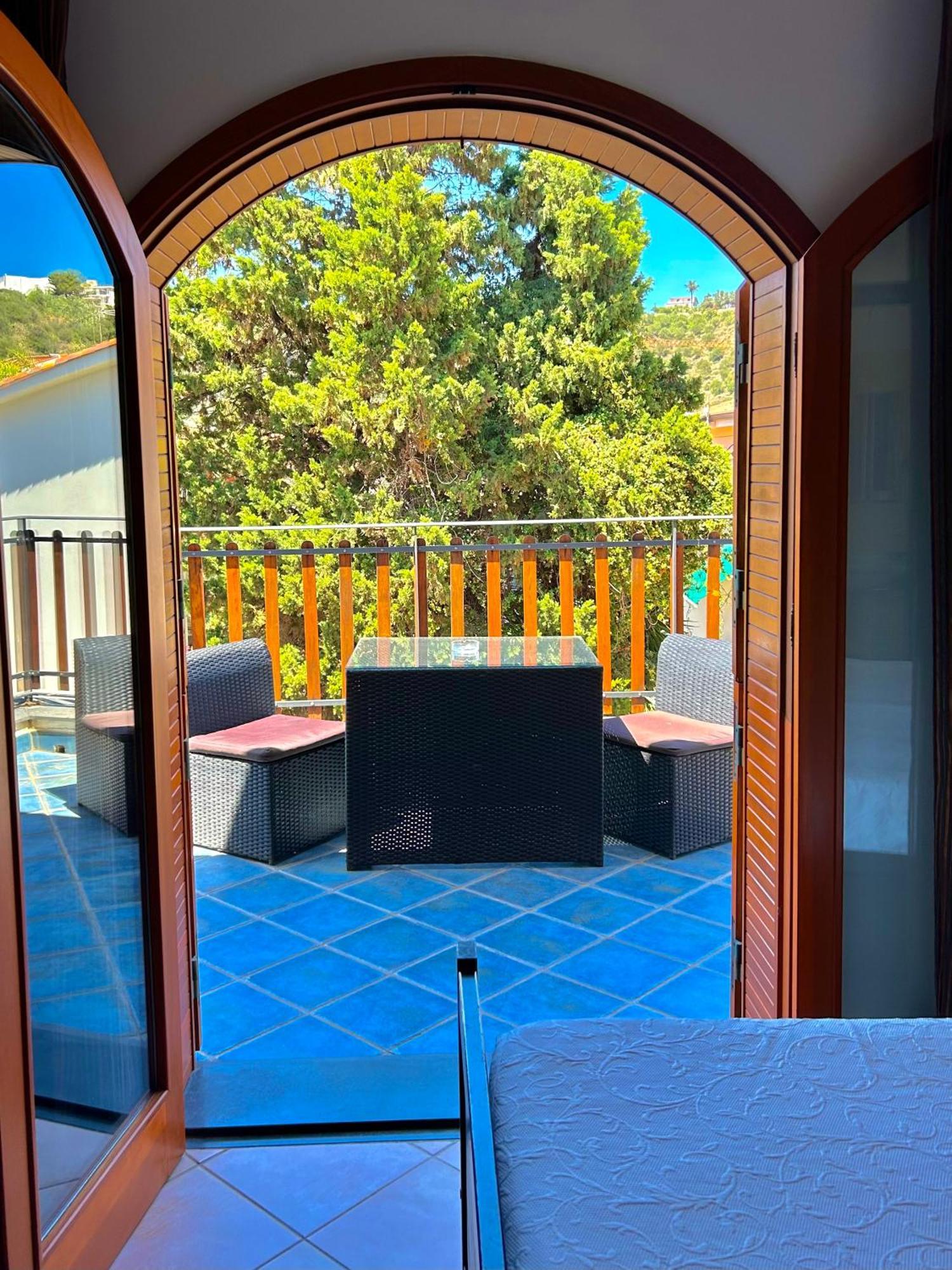 B&B Villa Rodriguez มิลาซโซ ภายนอก รูปภาพ